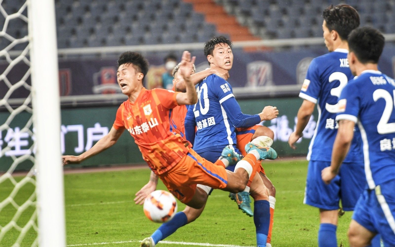外媒League On Lock近日给出了他们评选的春季赛第十周全球各战队综合实力排名